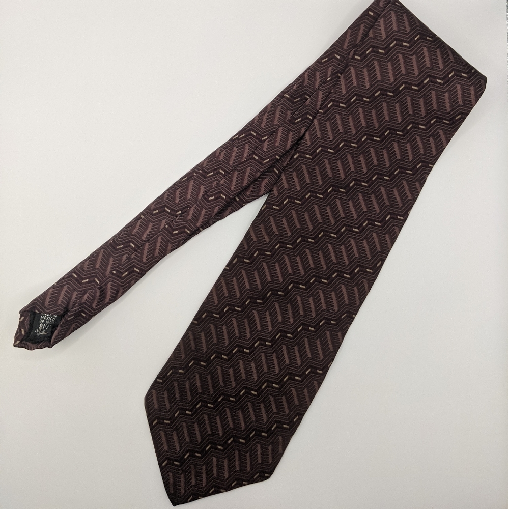 Bill Blass - Maroon Chevron Pattern Men's Neck Tie